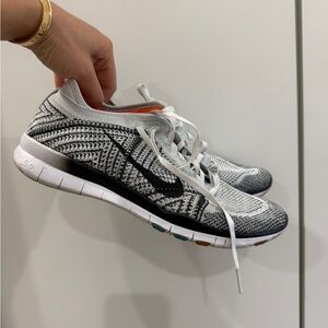 Nike Women's Gray and Black Athletic Shoes